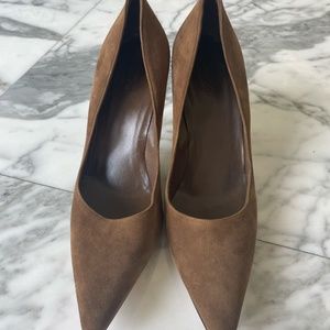 Gucci Brown Suede pumps with bamboo heel. New never worn.